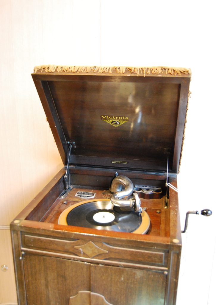 むかしのくらし展関連イベント「蓄音機でレコードを聞いてみよう！」 くにたち郷土文化館